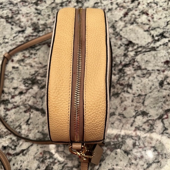 Coach - Picture 3 of 8